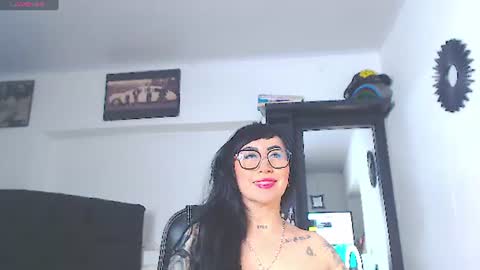 Snapshot of vicky_hotmilf chatting on 07-09-26, 11:03 Vicky online show from 07-09-26, 11:03