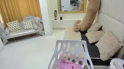 Victoria  grey  online show from 04-11-26, 08:13