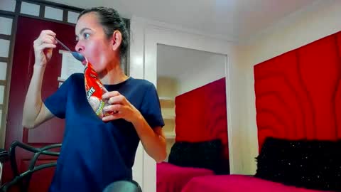 Snapshot of victoria__grey_ chatting on 05-29-26, 09:13 Victoria grey online show from 05-29-26, 09:13