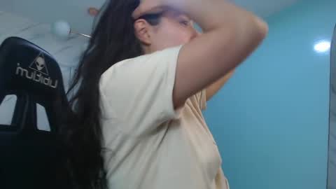 Snapshot of victoria_hernandez_t chatting on 06-03-26, 01:14 Victoria online show from 06-03-26, 01:14