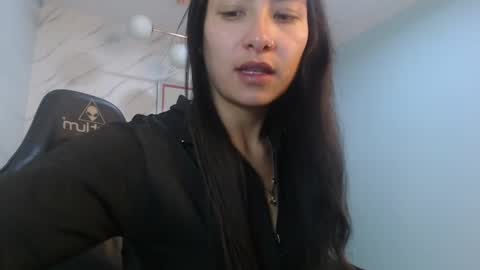 Snapshot of victoria_hernandez_t chatting on 06-10-26, 01:21 Victoria online show from 06-10-26, 01:21