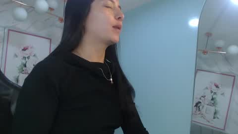 Snapshot of victoria_hernandez_t chatting on 06-30-26, 01:12 Victoria online show from 06-30-26, 01:12