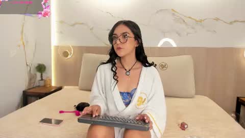  Victoria H  online show from 06-12-26, 11:42