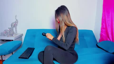 Victoria  online show from 11-27-25, 04:53