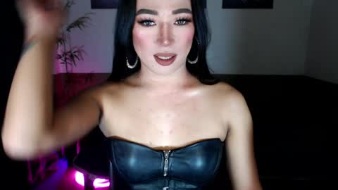 Snapshot of victoria_madness_dominatrix chatting on 04-23-26, 06:21 Victoria online show from 04-23-26, 06:21