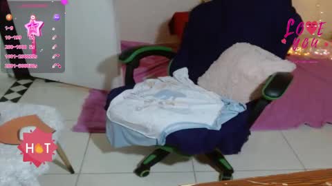 VICKY online show from 03-29-26, 01:05