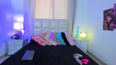 victoria  online show from 07-30-26, 07:13