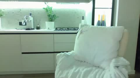 Miss V online show from 06-22-26, 11:46