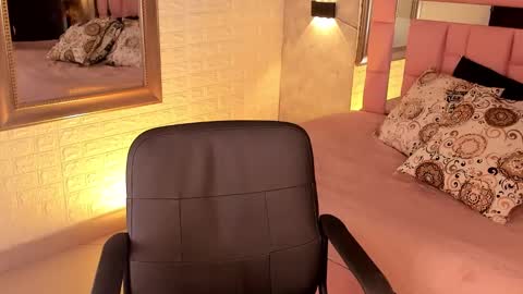 Snapshot of victoriagolden chatting on 01-22-25, 10:59 VICTORIA online show from 01-22-25, 10:59