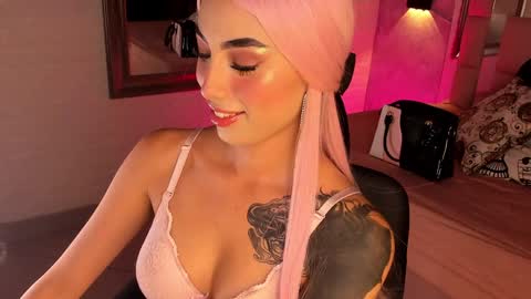 Snapshot of victoriagolden chatting on 01-30-25, 08:21 VICTORIA online show from 01-30-25, 08:21