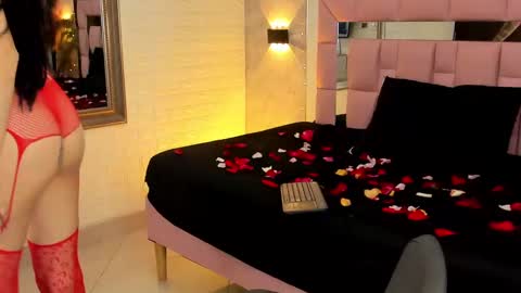 Snapshot of victoriagolden chatting on 02-15-25, 08:54 VICTORIA online show from 02-15-25, 08:54