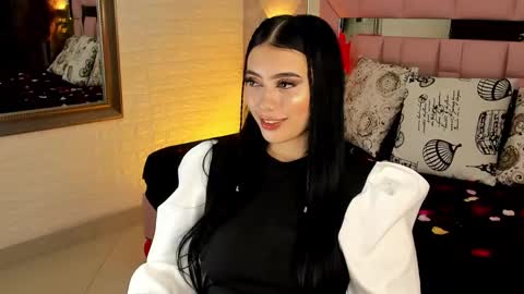 Snapshot of victoriagolden chatting on 02-16-25, 03:04 VICTORIA online show from 02-16-25, 03:04