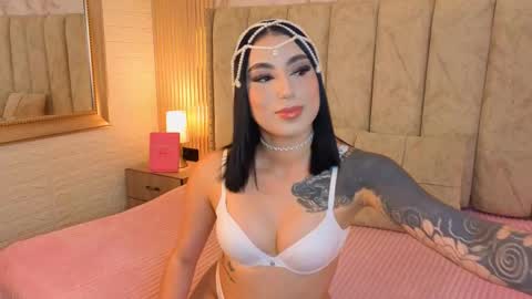 Snapshot of victoriagolden chatting on 10-28-25, 08:22 VICTORIA online show from 10-28-25, 08:22