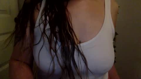 Snapshot of victoriaskyee chatting on 04-14-26, 04:07 victoriaskyee online show from 04-14-26, 04:07