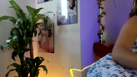 Snapshot of victoriasmithtv chatting on 06-17-26, 08:10 victoriasmithtv online show from 06-17-26, 08:10
