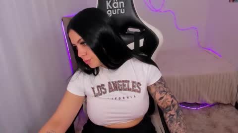 V  I C  T O R I A  online show from 11-15-25, 04:25