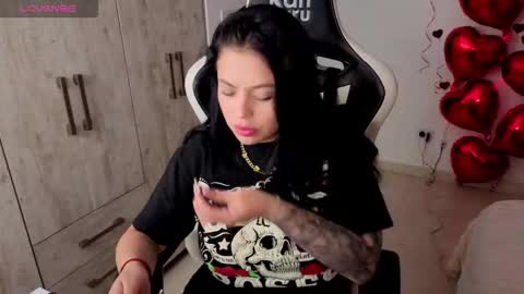 V  I C  T O R I A  online show from 02-12-26, 11:22