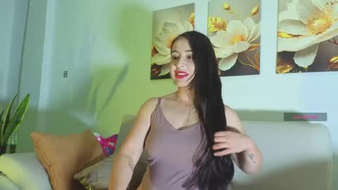 Snapshot of viiolet_collins chatting on 04-15-26, 11:16 VIOLET online show from 04-15-26, 11:16