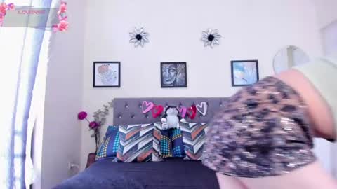 Snapshot of viioleta_cam chatting on 06-20-26, 07:49 Violet online show from 06-20-26, 07:49