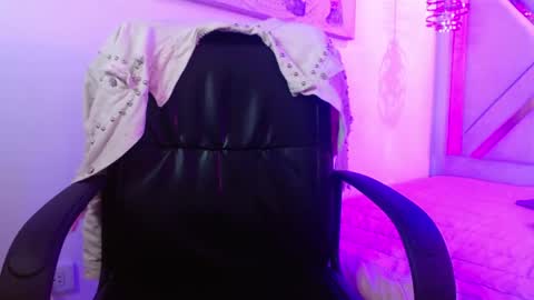Snapshot of viiolleta chatting on 05-25-26, 12:22 viioleta online show from 05-25-26, 12:22