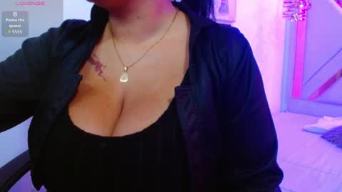 Snapshot of viiolleta chatting on 05-30-26, 12:35 viioleta online show from 05-30-26, 12:35