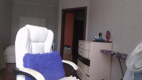 Snapshot of vikaohair chatting on 06-20-26, 10:51 Vikaohair online show from 06-20-26, 10:51