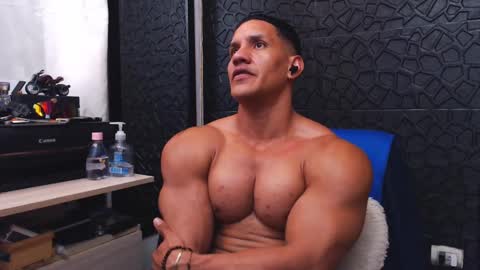 Viktor Herrera online show from 09-17-25, 03:24