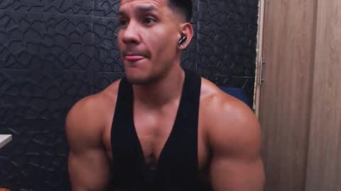 Viktor Herrera online show from 10-25-25, 03:51