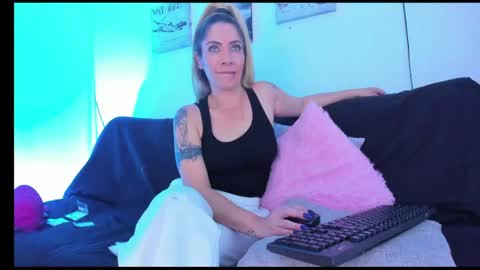 Viktoria online show from 05-15-26, 01:56
