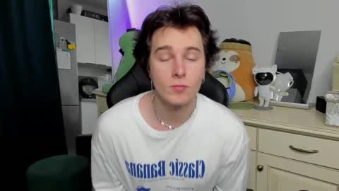 Vincent Strong online show from 04-19-26, 09:19