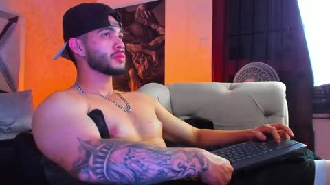 Snapshot of vincentblack_ chatting on 04-05-26, 05:04 Vincent online show from 04-05-26, 05:04