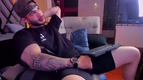 Snapshot of vincentblack_ chatting on 06-11-26, 02:00 Vincent online show from 06-11-26, 02:00
