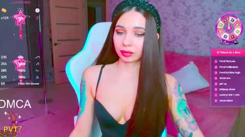 Snapshot of vinkiepinkie chatting on 04-19-26, 05:23 Vinkiepinkie online show from 04-19-26, 05:23