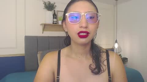 V I O L E T  online show from 04-17-26, 02:09