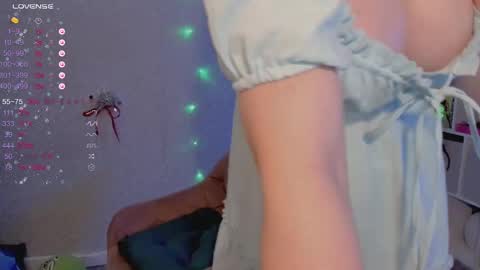 Snapshot of violet____h chatting on 01-01-25, 09:31 violet____h online show from 01-01-25, 09:31