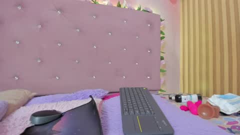 Snapshot of violet__taylor_ chatting on 06-08-26, 02:23 violet__taylor_ online show from 06-08-26, 02:23