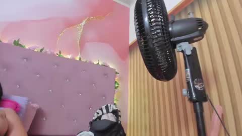 Snapshot of violet__taylor_ chatting on 06-18-26, 09:14 violet__taylor_ online show from 06-18-26, 09:14