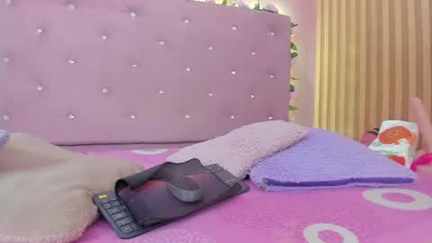 Snapshot of violet__taylor_ chatting on 07-06-26, 02:19 violet__taylor_ online show from 07-06-26, 02:19