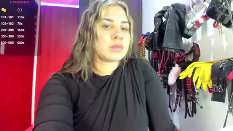 Snapshot of violet_bdsmx chatting on 06-10-26, 07:46 Kim online show from 06-10-26, 07:46