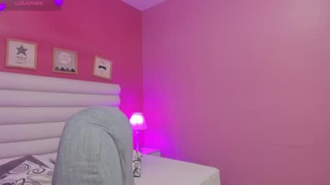 Snapshot of violet_sinclair chatting on 06-02-26, 11:34 violet_sinclair online show from 06-02-26, 11:34
