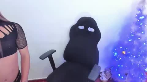 Snapshot of violetevans69 chatting on 01-08-25, 12:06 Violett online show from 01-08-25, 12:06