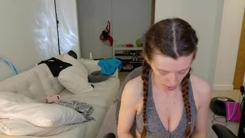 Snapshot of violetfoxy chatting on 05-28-26, 05:27 VioletFoxy online show from 05-28-26, 05:27
