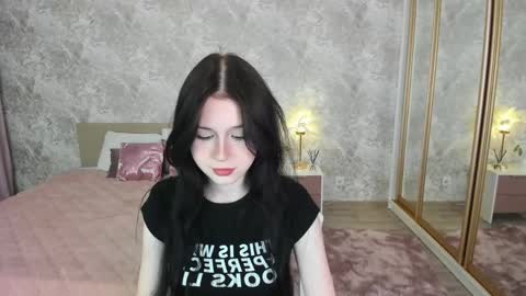 Snapshot of violetharmee chatting on 04-29-26, 11:36 violetharmee online show from 04-29-26, 11:36