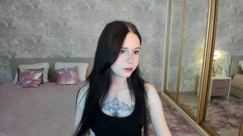Snapshot of violetharmee chatting on 05-09-26, 04:17 violetharmee online show from 05-09-26, 04:17