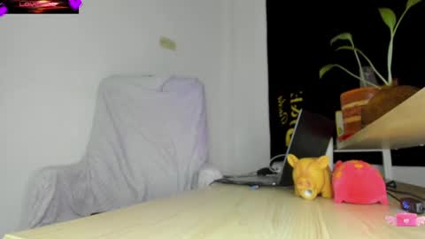 Snapshot of violetparkker chatting on 04-20-26, 02:03 violetparkker online show from 04-20-26, 02:03