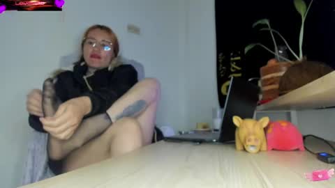 Snapshot of violetparkker chatting on 04-21-26, 02:04 violetparkker online show from 04-21-26, 02:04