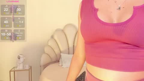 Snapshot of violetsky1_ chatting on 07-10-26, 06:39 VioletSky online show from 07-10-26, 06:39