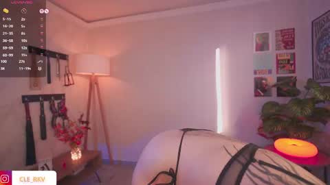 Snapshot of violette_clerk1 chatting on 06-20-26, 09:39 JULIE UWU online show from 06-20-26, 09:39