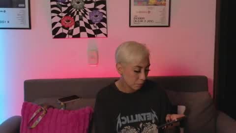 Snapshot of violettgrey_ chatting on 04-27-26, 12:52 Violet online show from 04-27-26, 12:52