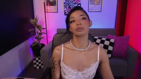 Snapshot of violettgrey_ chatting on 07-07-26, 02:25 Violet online show from 07-07-26, 02:25